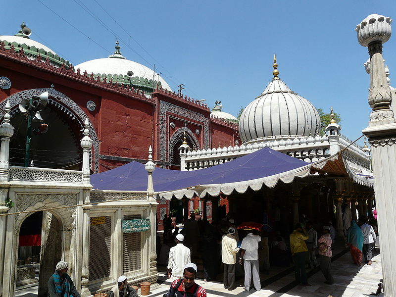 800px-Nizamuddin_Dargah_and_Jamaat_Khana_Masjid,_Delhi.jpg